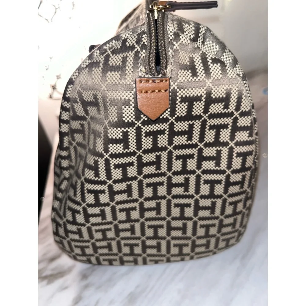 🚨 TOMMY HILFIGER Women’s Brown Small Handbag Excellent Condition - Picture 6 of 8